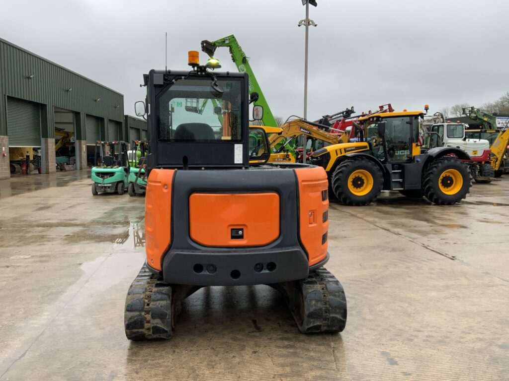 Hitachi Zaxis 65 USB-5A Digger (ST25605)