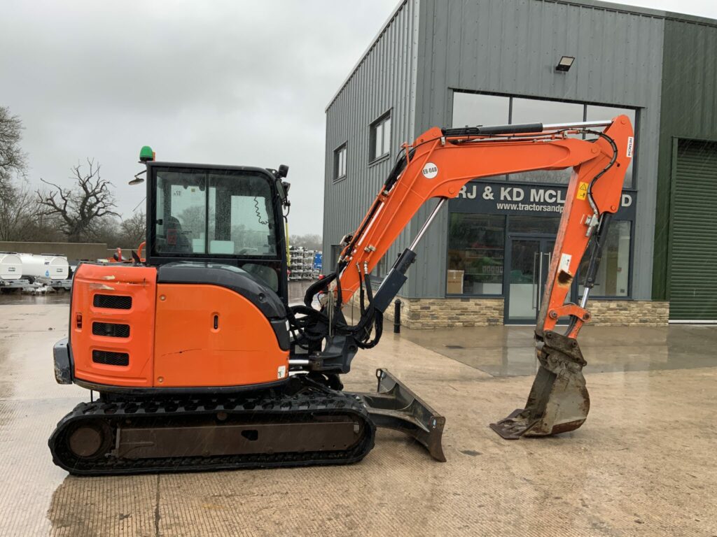 Hitachi ZX65 USB-5 Digger (ST25603)