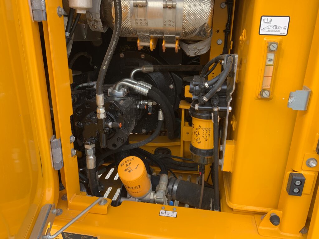 JCB 140X LC Digger (ST26188)