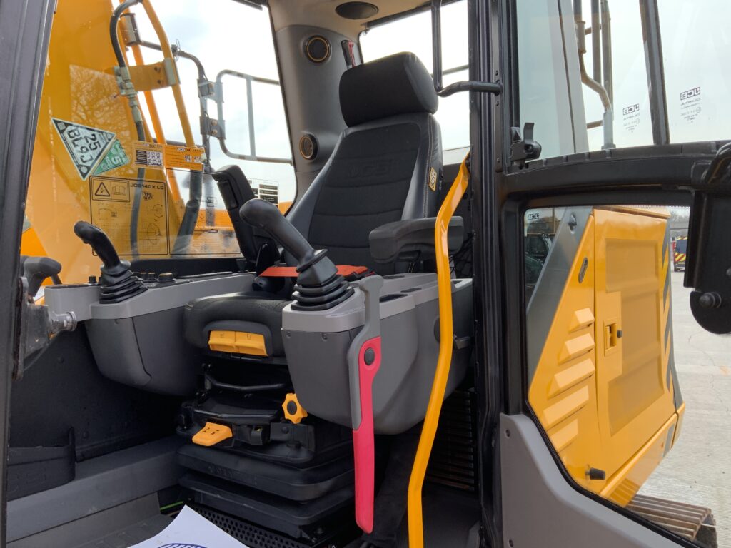 JCB 140X LC Digger (ST26188)