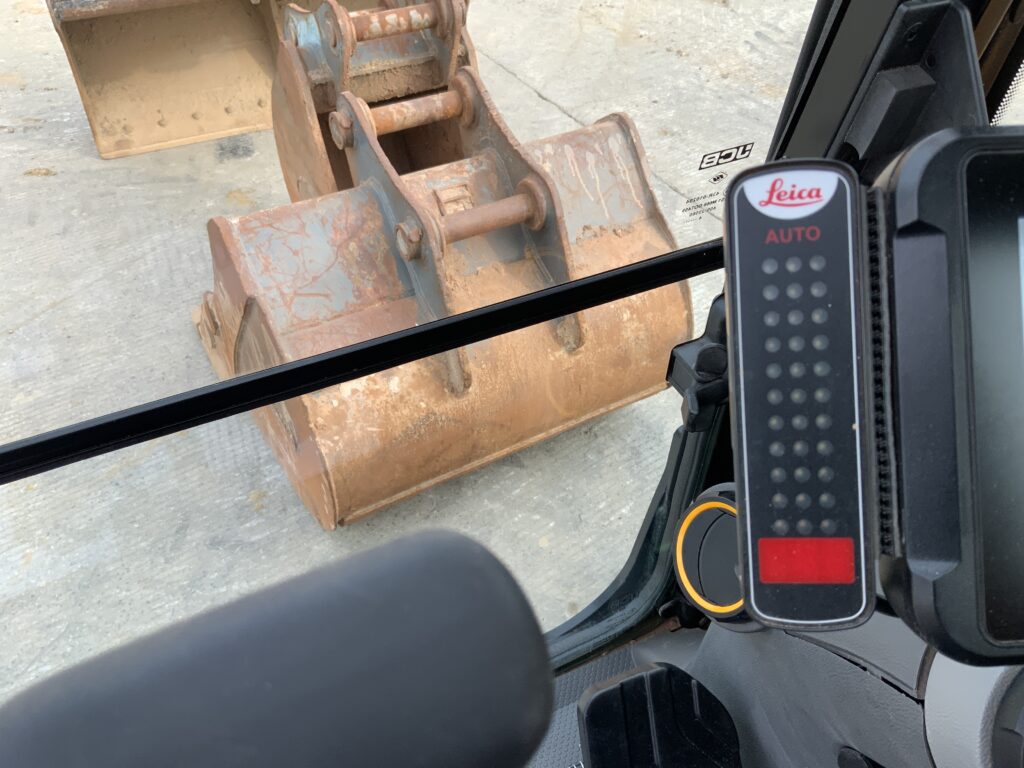 JCB 140X LC Digger (ST26188)