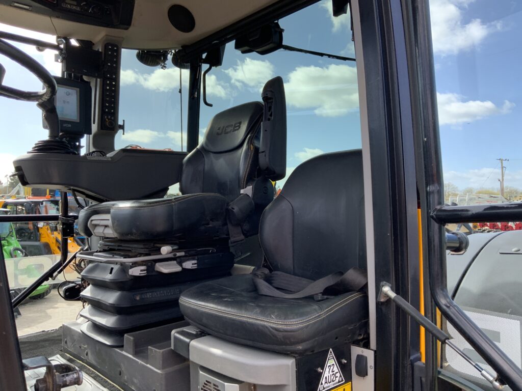 JCB 4220 Fastrac Tractor (ST26097)