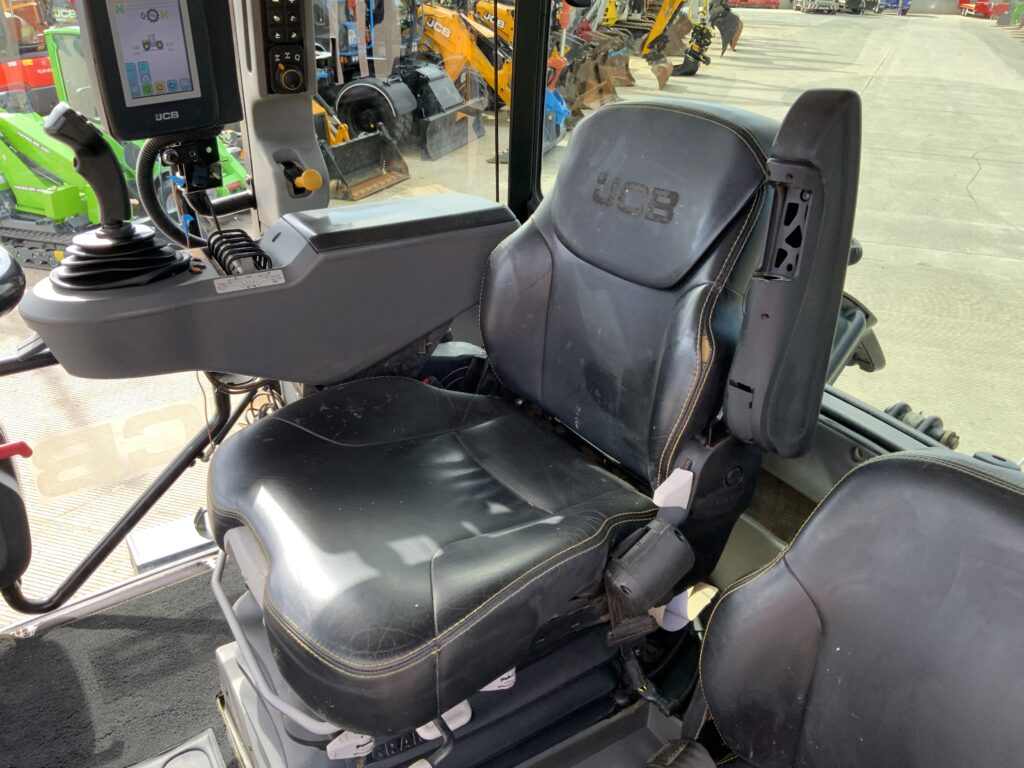 JCB 4220 Fastrac Tractor (ST26097)