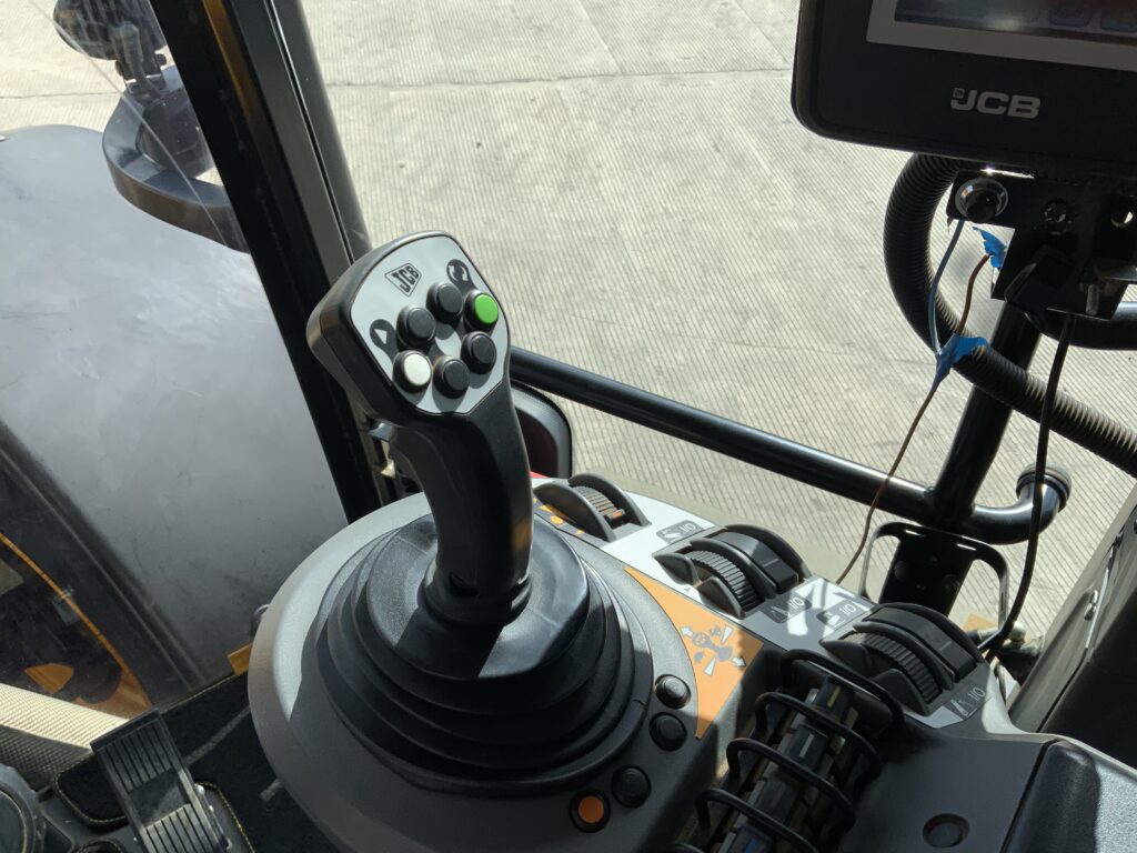 JCB 4220 Fastrac Tractor (ST26097)