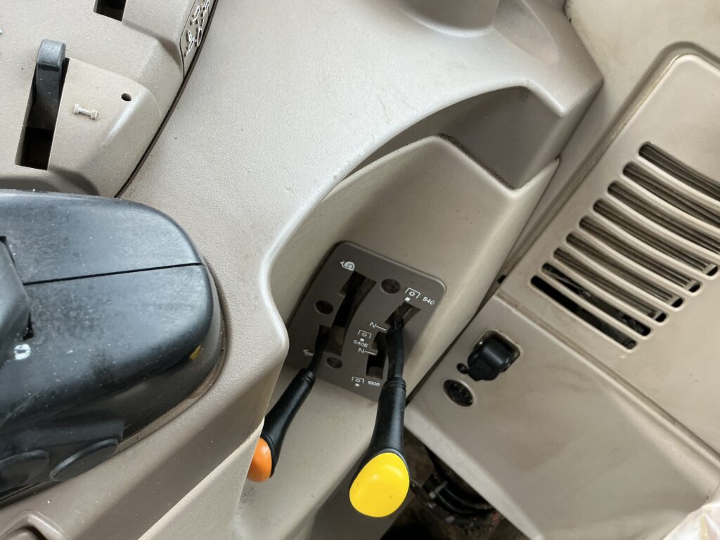 John Deere 6090M Tractor (ST26116)