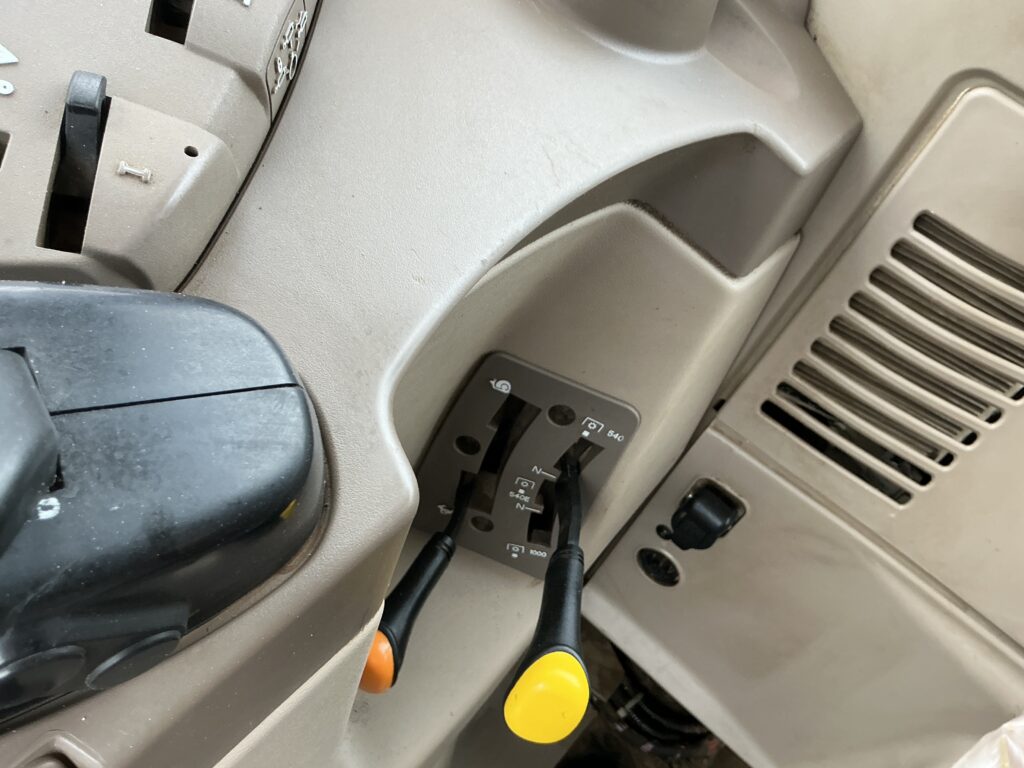 John Deere 6090M Tractor (ST26116)