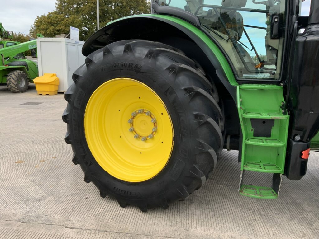 John Deere 6215R Tractor (ST24428)