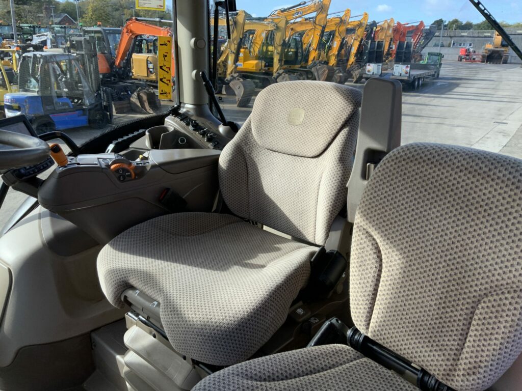 John Deere 6215R Tractor (ST24593)