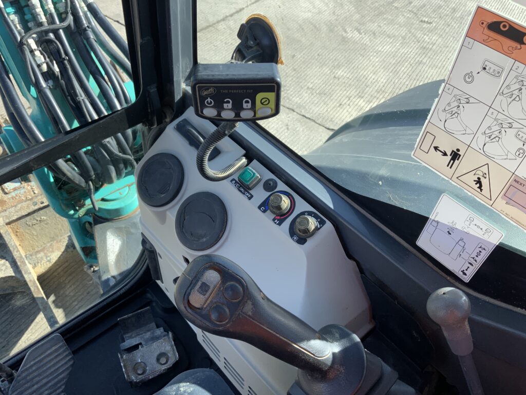 Kobelco SK45 Digger (ST25914)