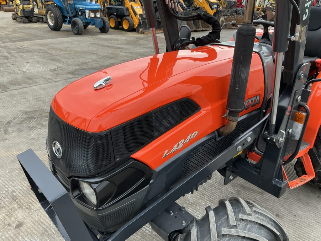 Kubota L4240 Tractor (ST26093)