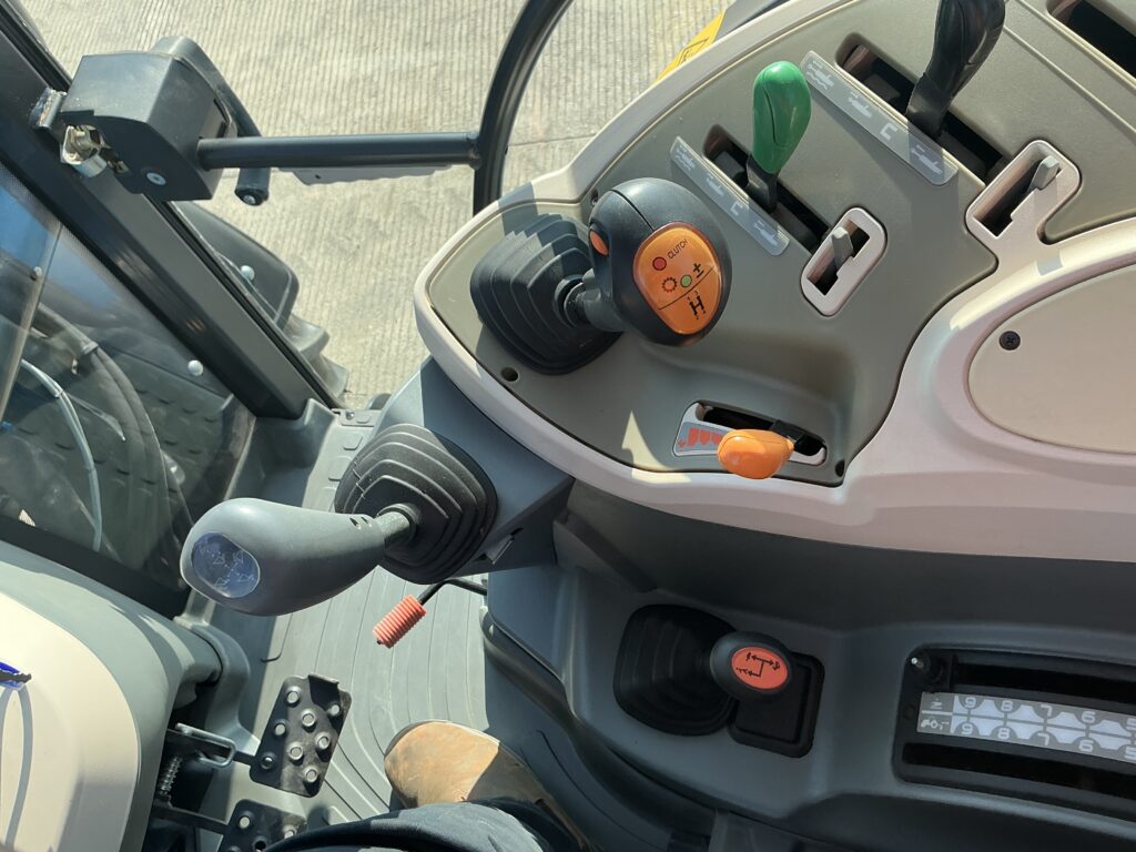 Landini 4-090 Loader Tractor (ST25977)