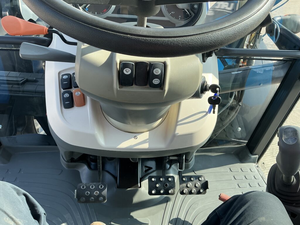 Landini 4-090 Loader Tractor (ST25977)