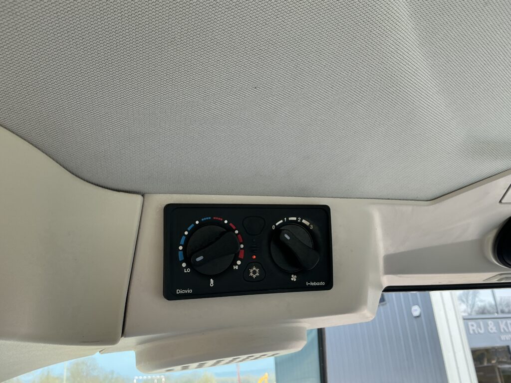 Landini 4-090 Loader Tractor (ST25977)