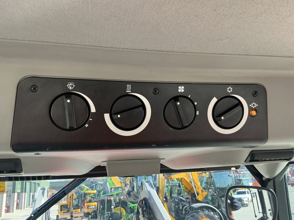 McCormick MC115 Loader Tractor (ST25693)