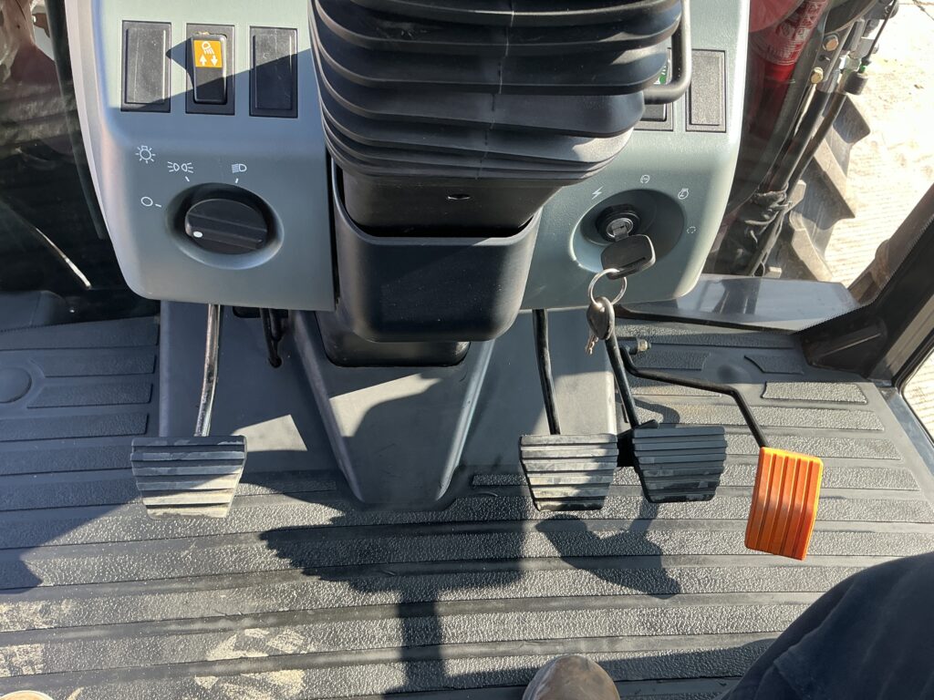 McCormick MC115 Loader Tractor (ST25693)