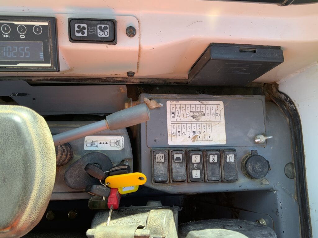 Takeuchi TB225 Cabbed Digger (ST25937)