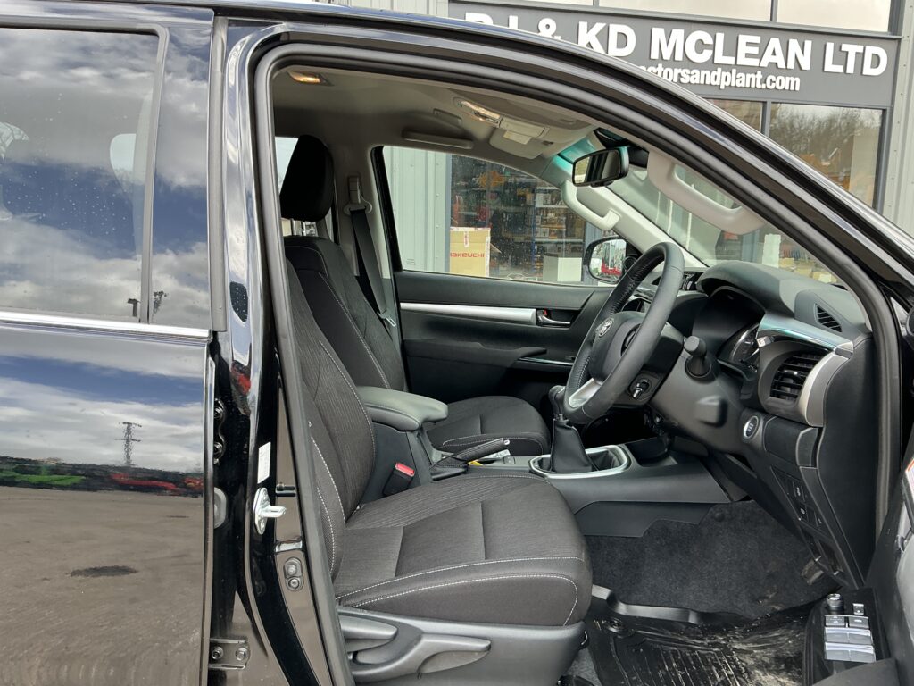 Toyota Hilux Invincible Double Cab Pickup (ST24353)