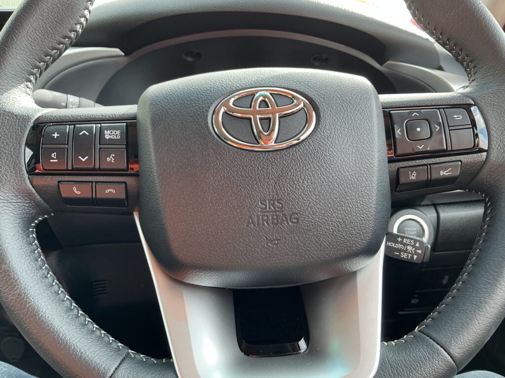 Toyota Hilux Invincible Double Cab Pickup (ST24353)