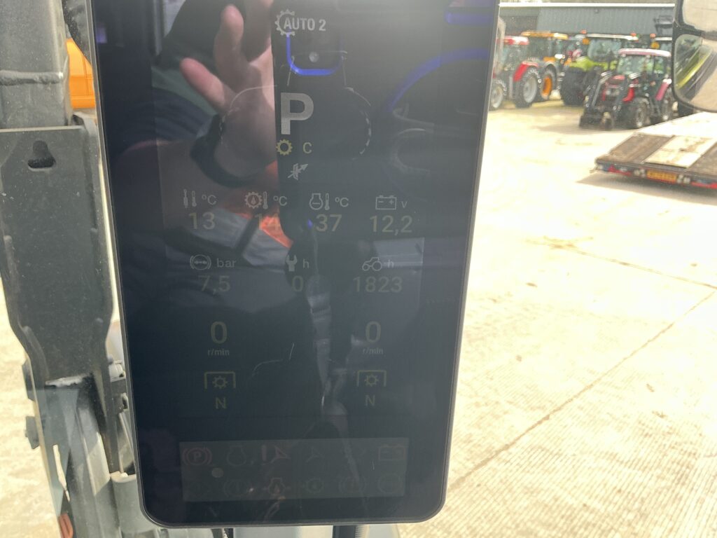 Valtra N175 Versu Unlimited Tractor (ST25906)