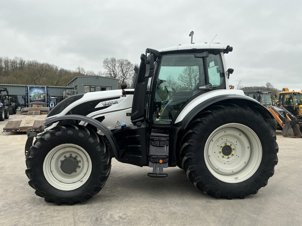 Valtra T234 Versu Tractor (ST25939)