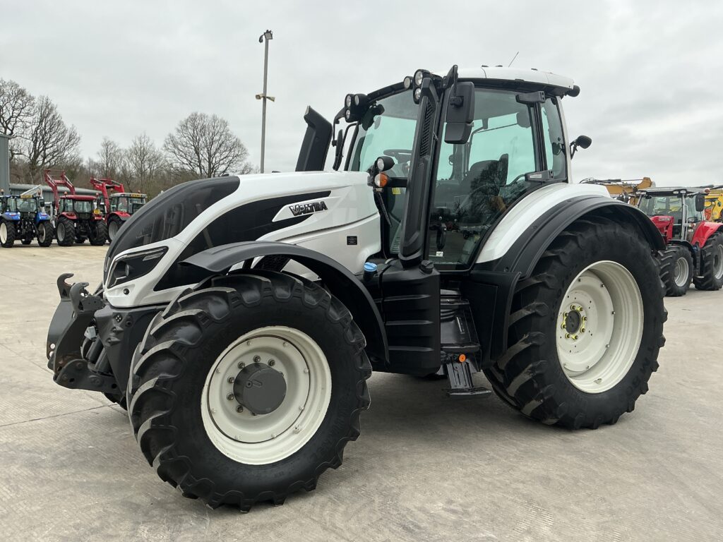 Valtra T234 Versu Tractor (ST25939)