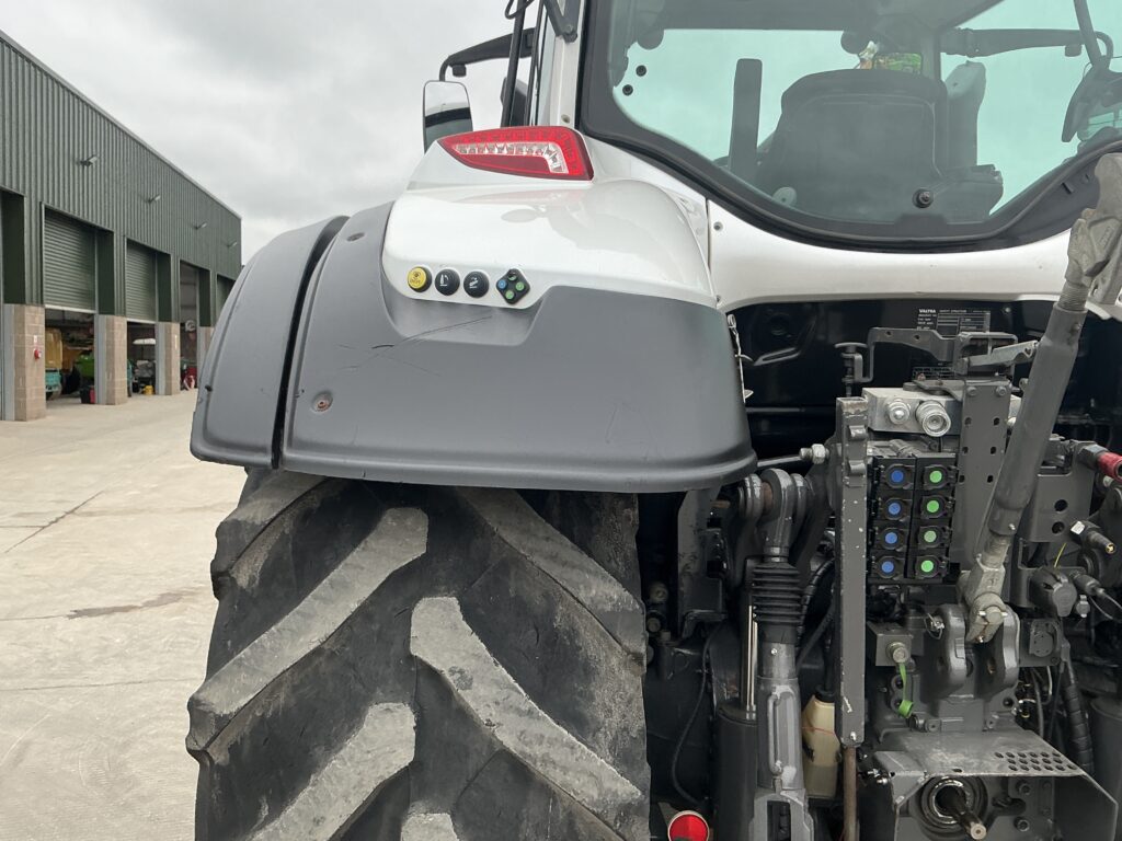 Valtra T234 Versu Tractor (ST25939)
