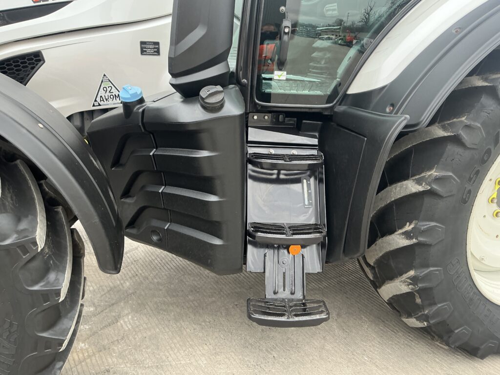 Valtra T234 Versu Tractor (ST25939)