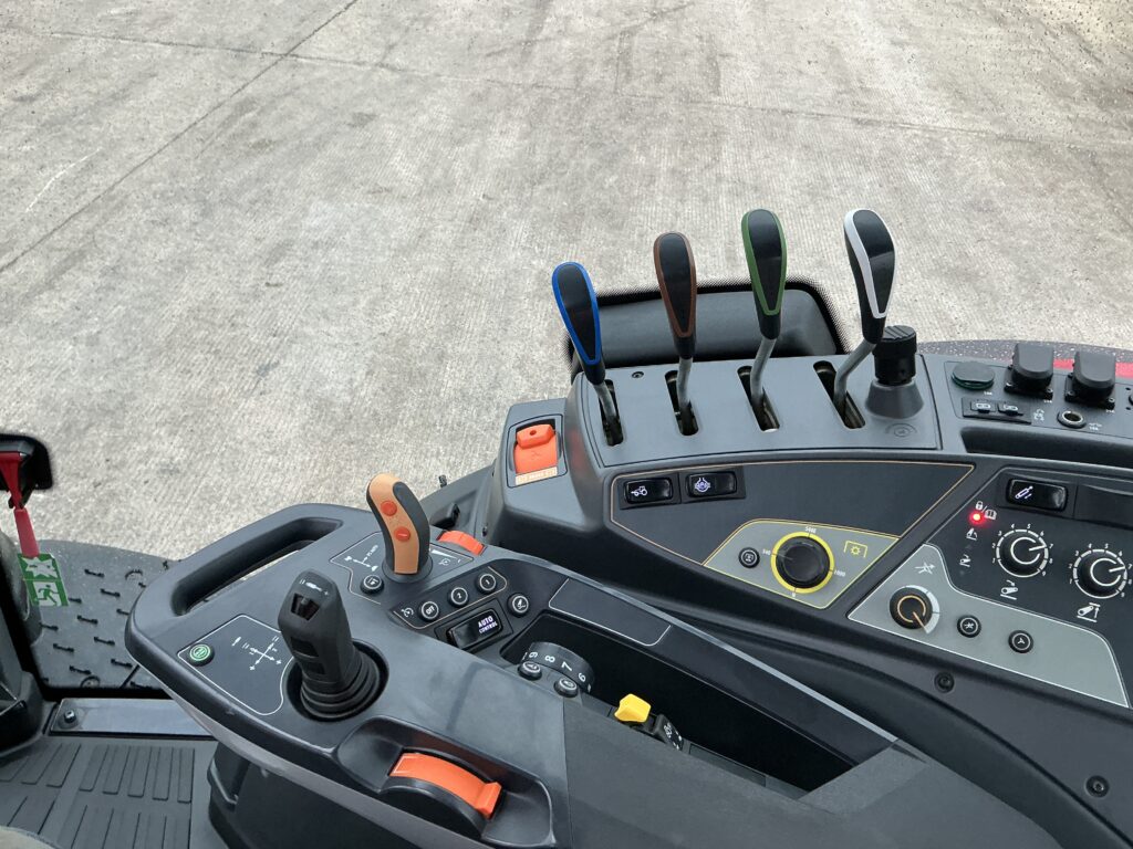 Valtra T235 Active Tractor (ST25715)