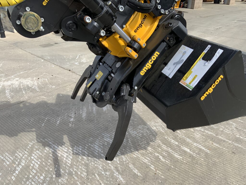 New Unuesd Takeuchi TB290-2 & Engcon Tilt Rotator