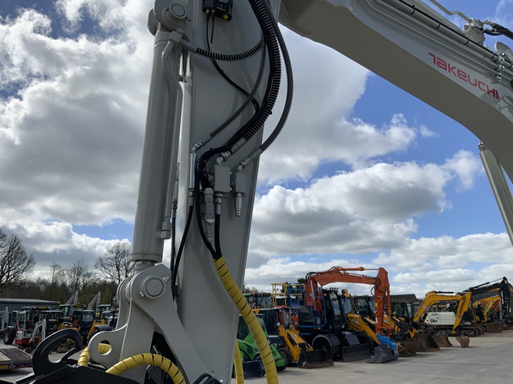 New Unuesd Takeuchi TB290-2 & Engcon Tilt Rotator
