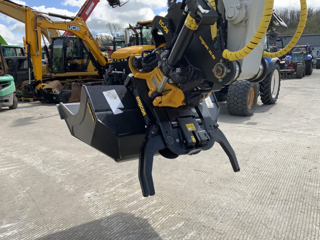 New Unuesd Takeuchi TB290-2 & Engcon Tilt Rotator