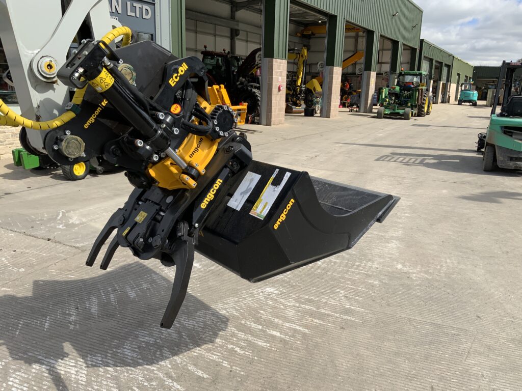 New Unuesd Takeuchi TB290-2 & Engcon Tilt Rotator