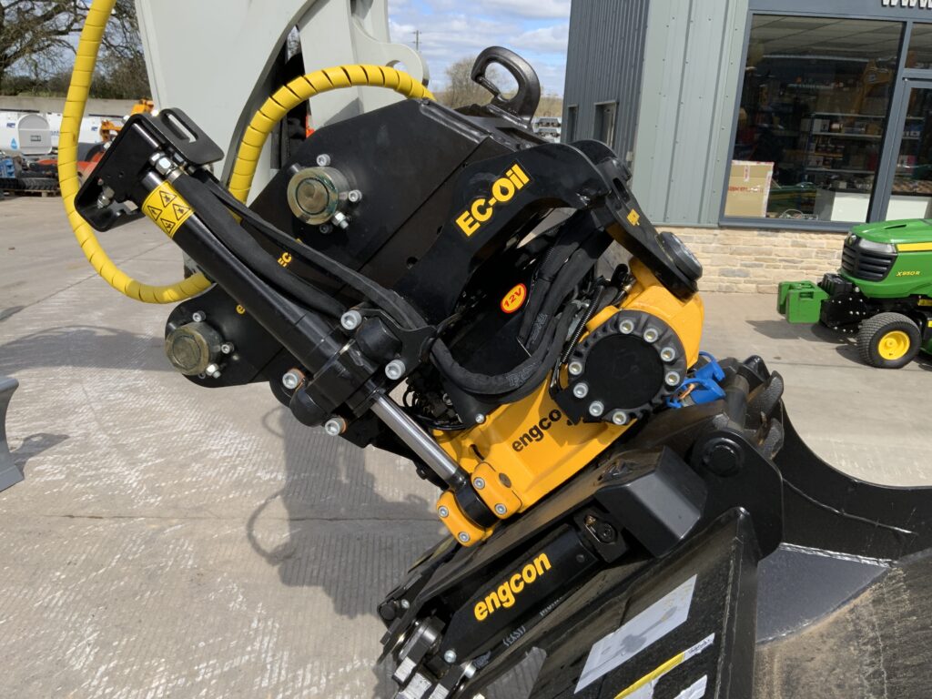 New Unuesd Takeuchi TB290-2 & Engcon Tilt Rotator