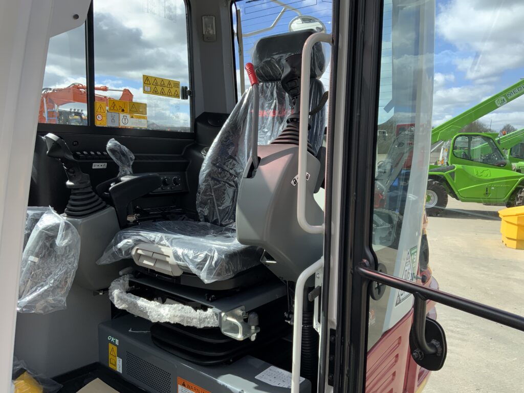 New Unuesd Takeuchi TB290-2 & Engcon Tilt Rotator