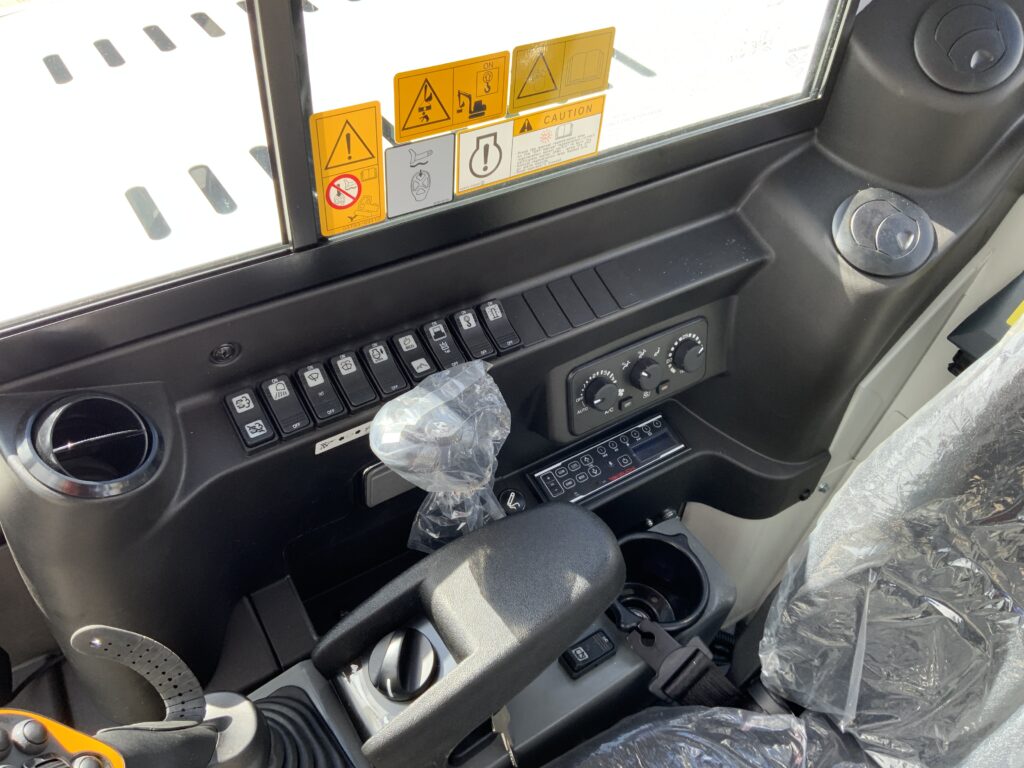 New Unuesd Takeuchi TB290-2 & Engcon Tilt Rotator