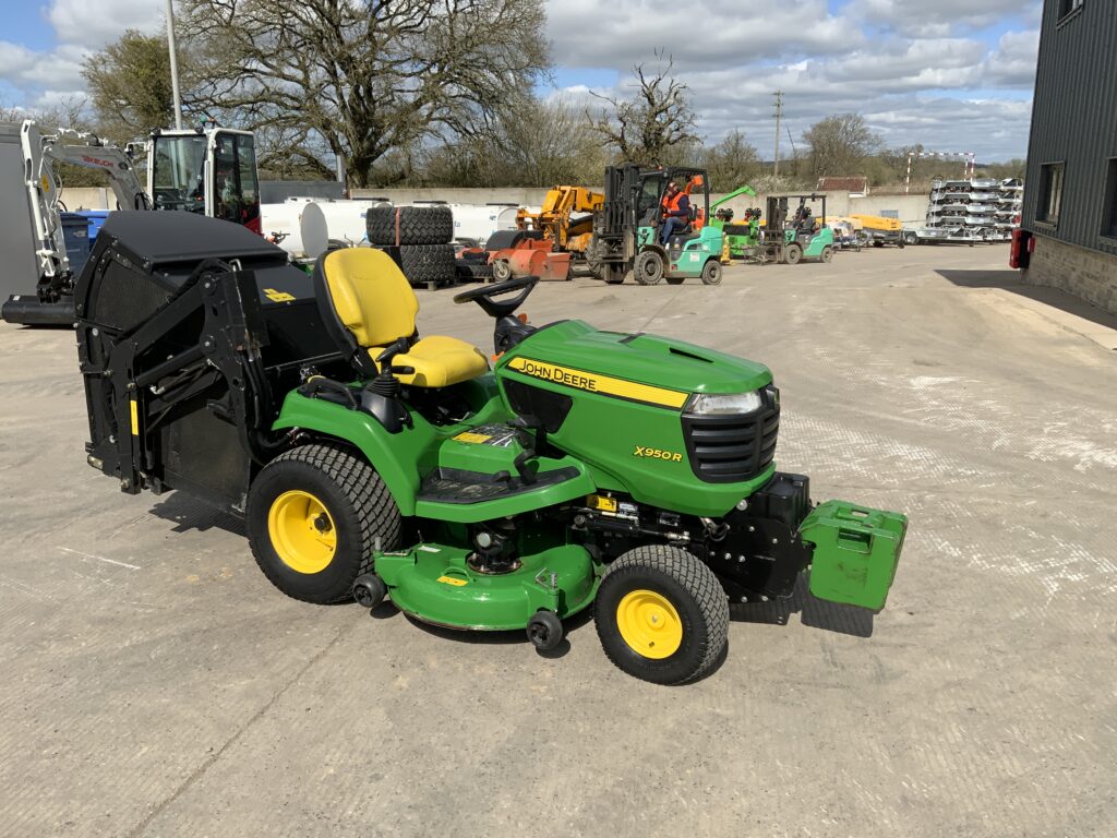 John Deere X950R Hi Dump Ride On Mower (ST26316)