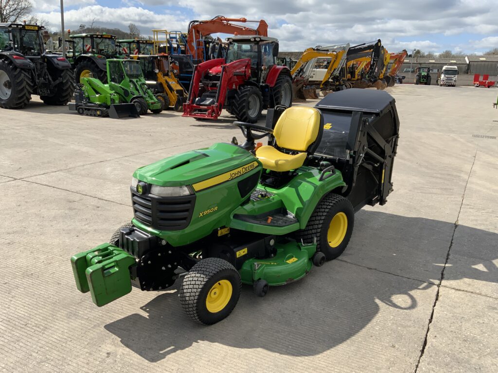 John Deere X950R Hi Dump Ride On Mower (ST26316)