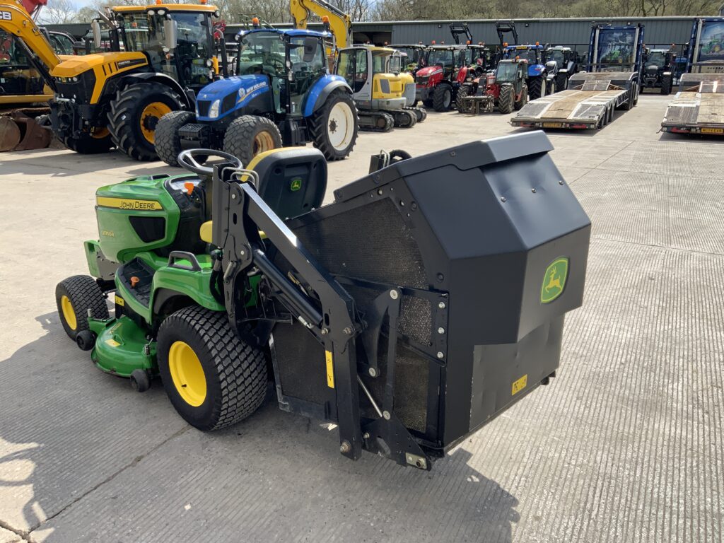 John Deere X950R Hi Dump Ride On Mower (ST26316)