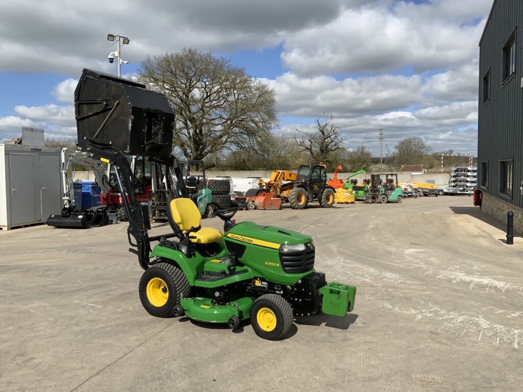John Deere X950R Hi Dump Ride On Mower (ST26316)