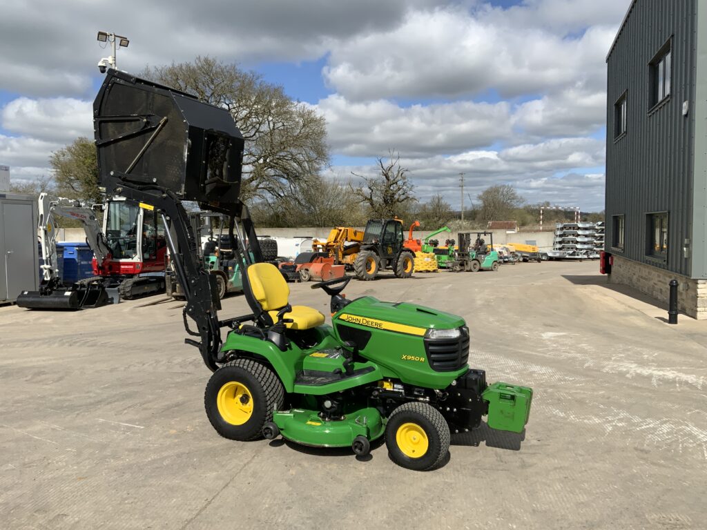John Deere X950R Hi Dump Ride On Mower (ST26316)