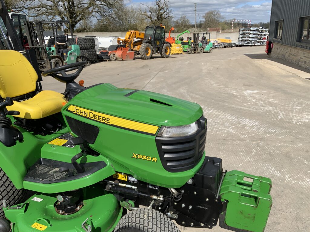 John Deere X950R Hi Dump Ride On Mower (ST26316)