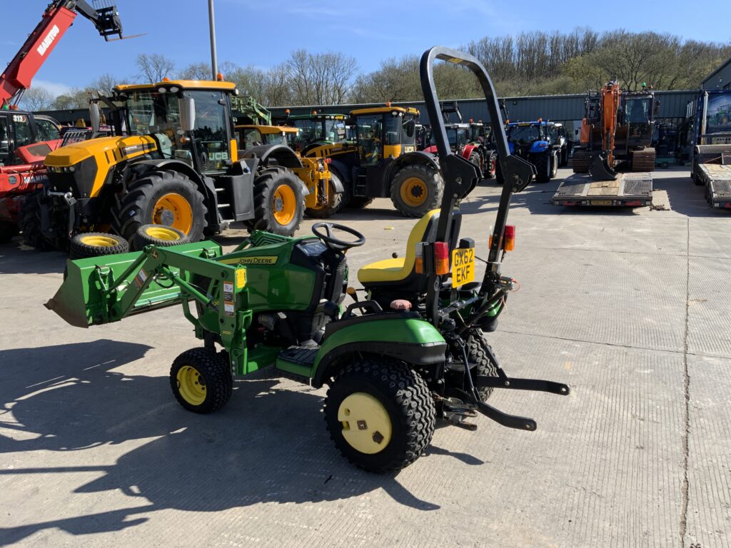 John Deere 1026R Compact Tractor (ST26030)