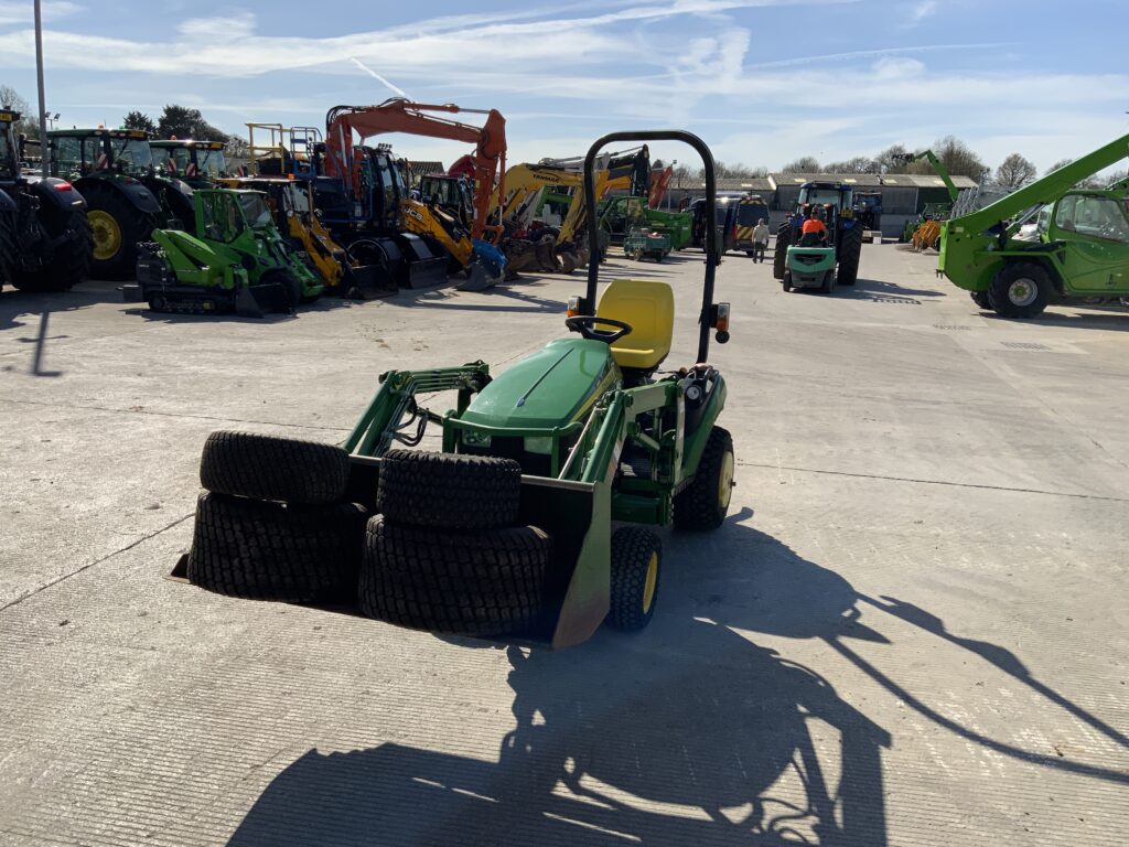 John Deere 1026R Compact Tractor (ST26030)