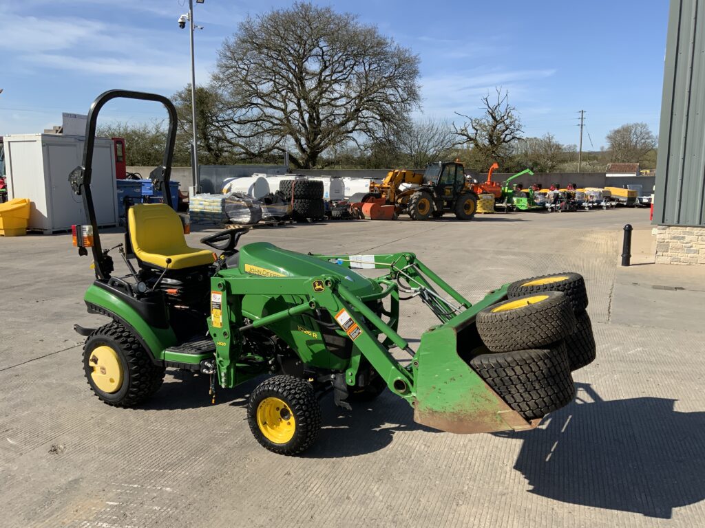 John Deere 1026R Compact Tractor (ST26030)