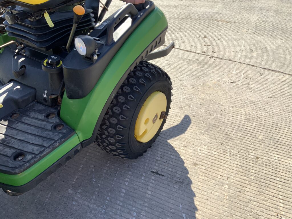 John Deere 1026R Compact Tractor (ST26030)