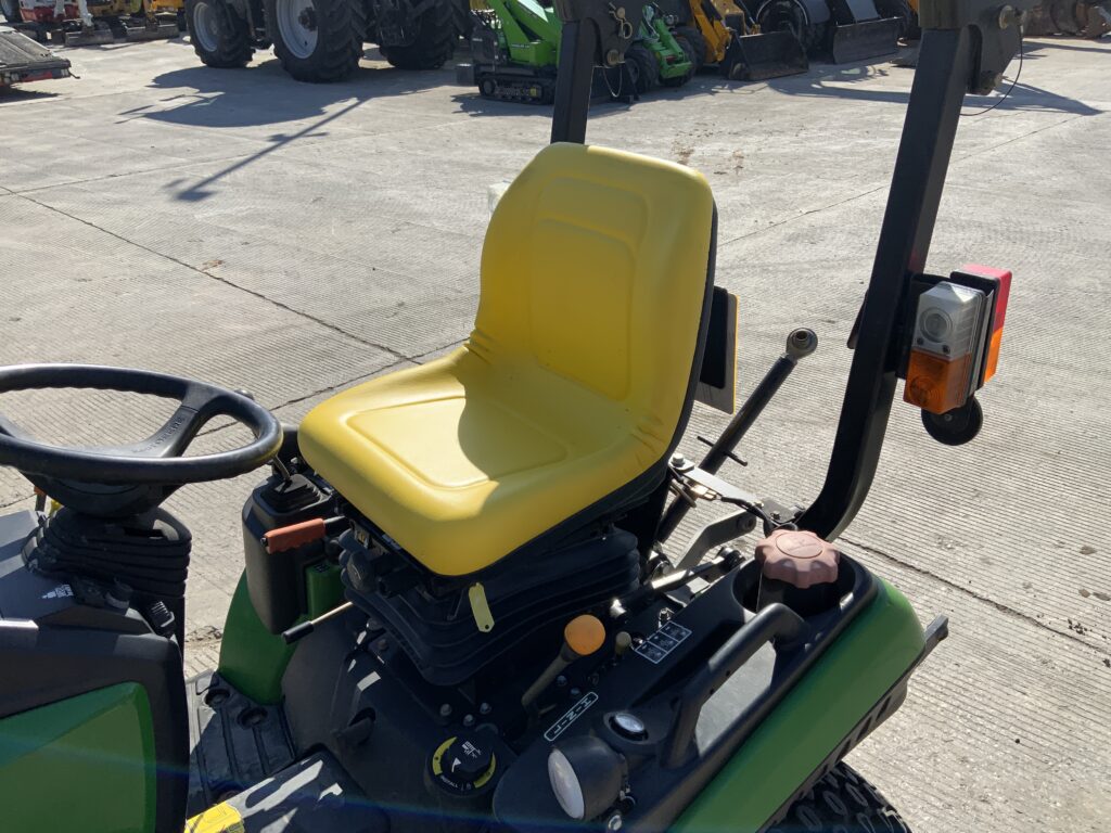 John Deere 1026R Compact Tractor (ST26030)