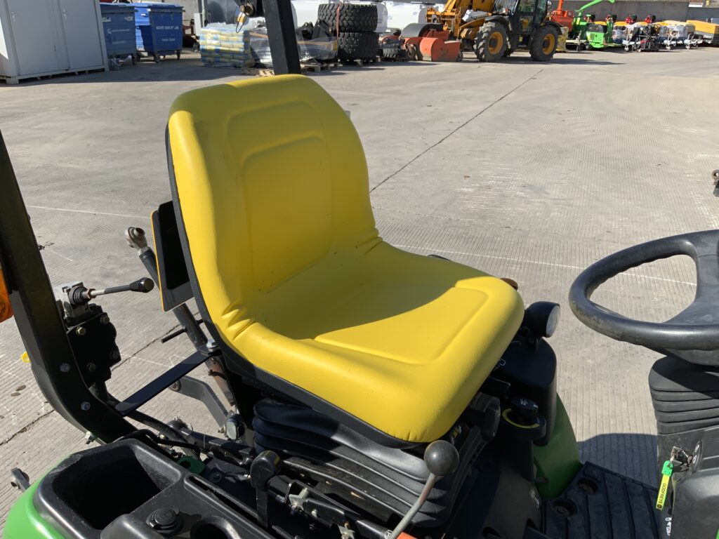 John Deere 1026R Compact Tractor (ST26030)