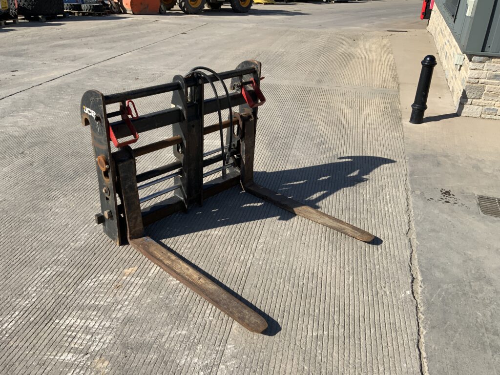 JCB Q Fit Fork Positioners