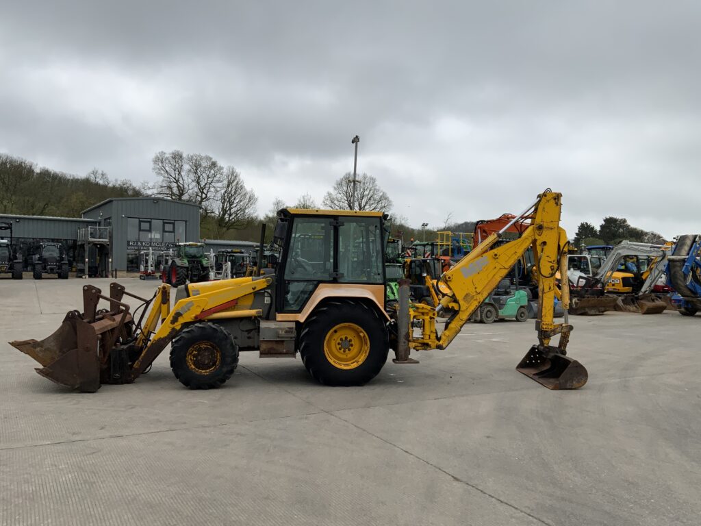 Massey Ferguson 760T Wheeled Digger (ST25890)