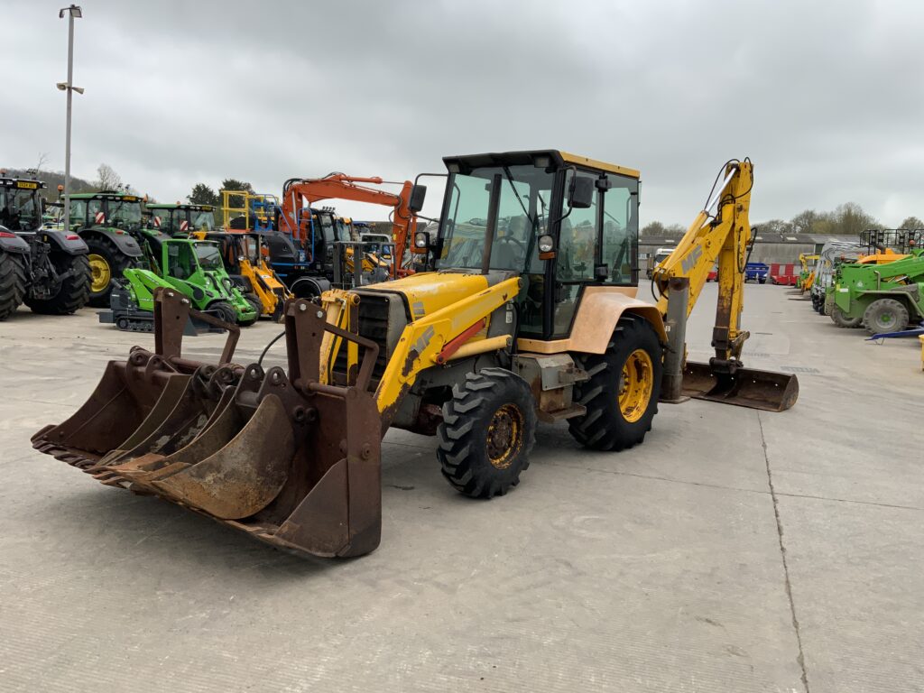 Massey Ferguson 760T Wheeled Digger (ST25890)
